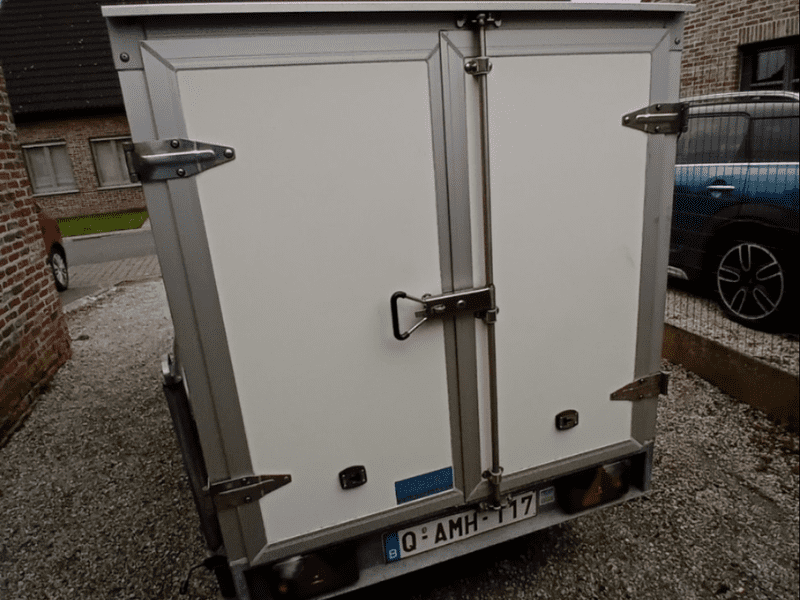 Gesloten aanhanger MTM 2000kg met dakrek