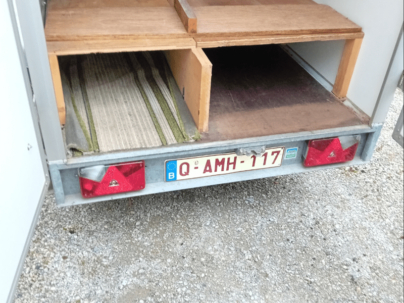 Gesloten aanhanger MTM 2000kg met dakrek
